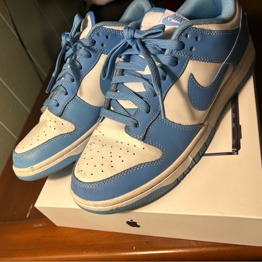 Men’s University Blue UNC dunks Size 9.5